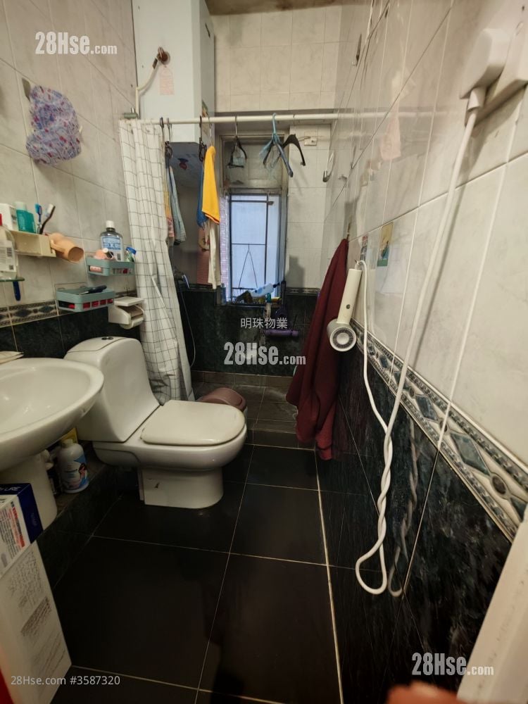 Pao Woo Mansion Sell 2 Bedrooms , 1 Bathroom 376 ft²