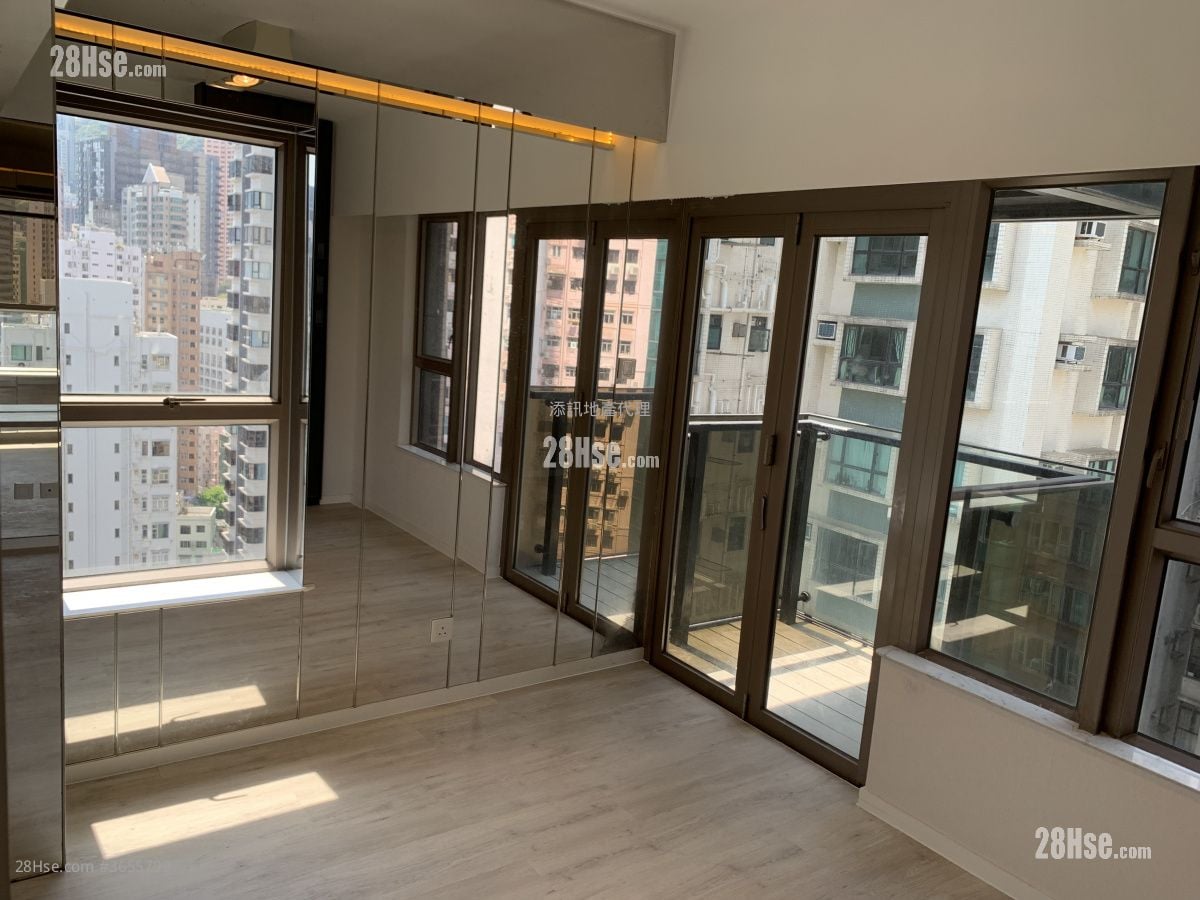 Centrepoint Sell 3 Bedrooms , 2 Bathrooms 743 ft²