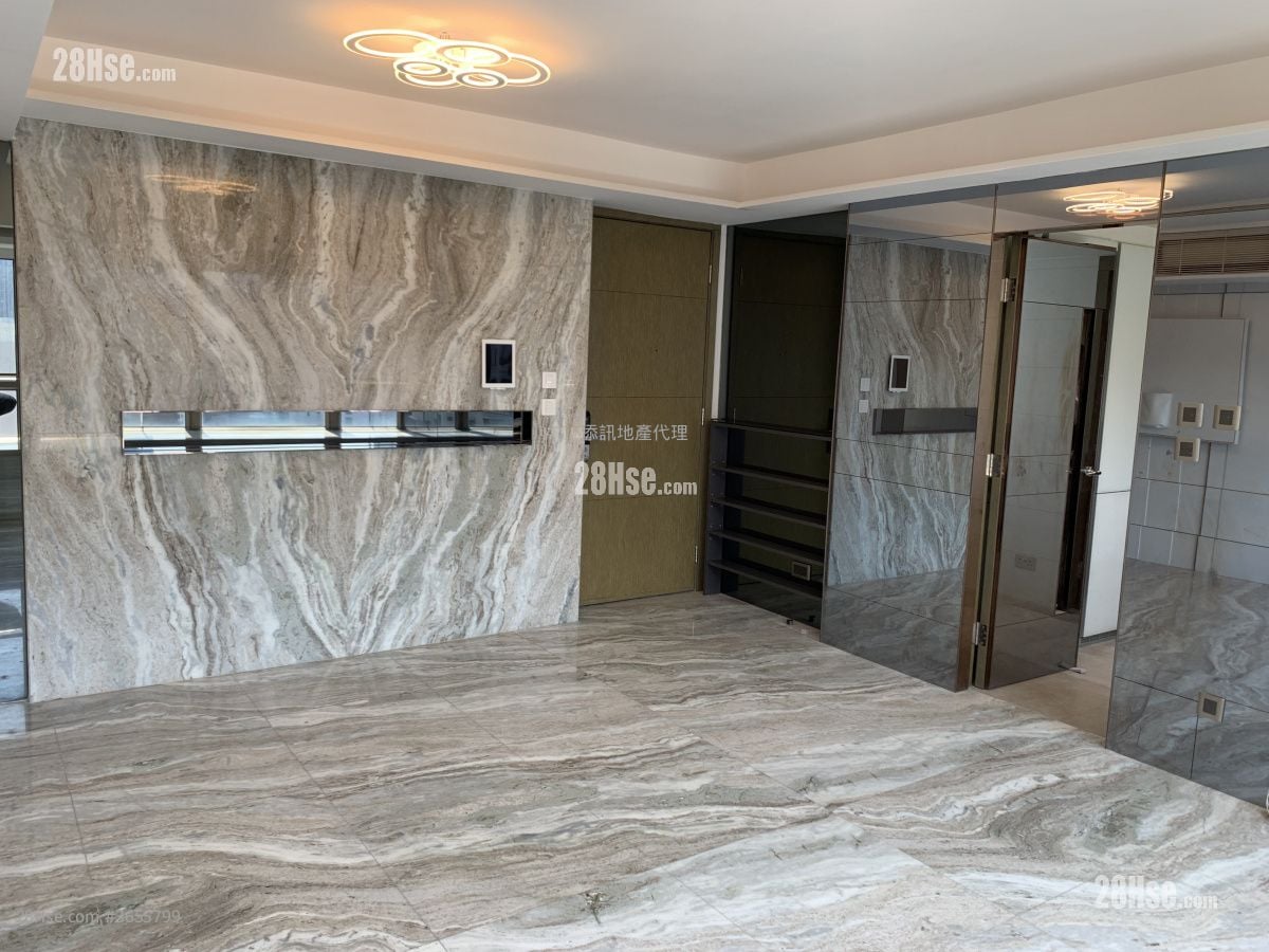 Centrepoint Sell 3 Bedrooms , 2 Bathrooms 743 ft²