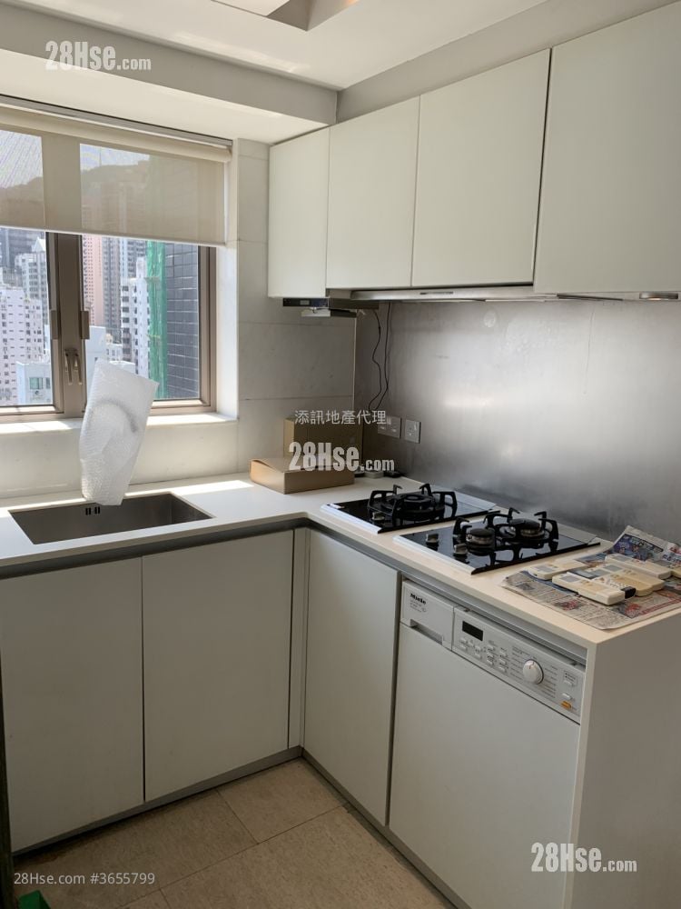 Centrepoint Sell 3 Bedrooms , 2 Bathrooms 743 ft²