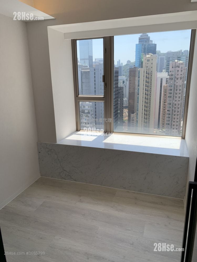 Centrepoint Sell 3 Bedrooms , 2 Bathrooms 743 ft²