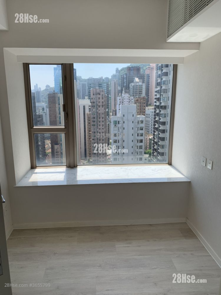 Centrepoint Sell 3 Bedrooms , 2 Bathrooms 743 ft²