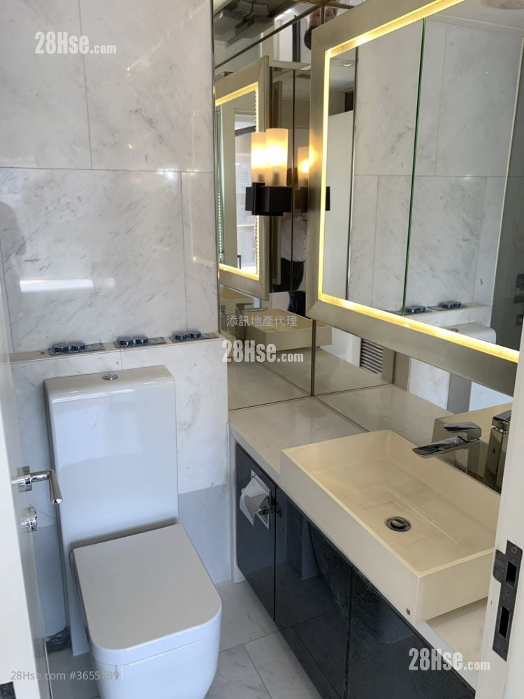 Centrepoint Sell 3 Bedrooms , 2 Bathrooms 743 ft²