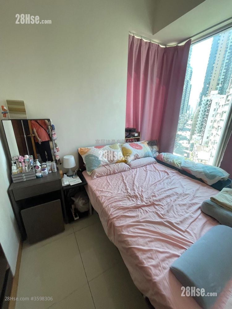 One New York Sell 2 Bedrooms , 1 Bathroom 460 ft²