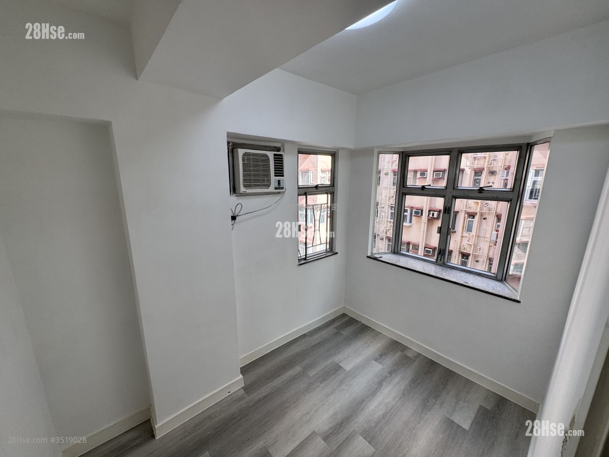 Sun Shing Centre Sell 2 Bedrooms , 1 Bathroom 290 ft²