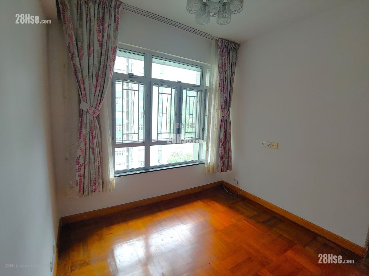 Greenview Court Sell 2 Bedrooms , 1 Bathroom 477 ft²