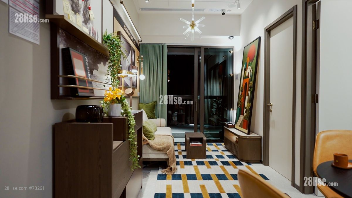 兩房梗廚單位於進門後，分了左右兩邊。左邊會是客飯廳及睡房部分，右邊則是廚房及浴室。