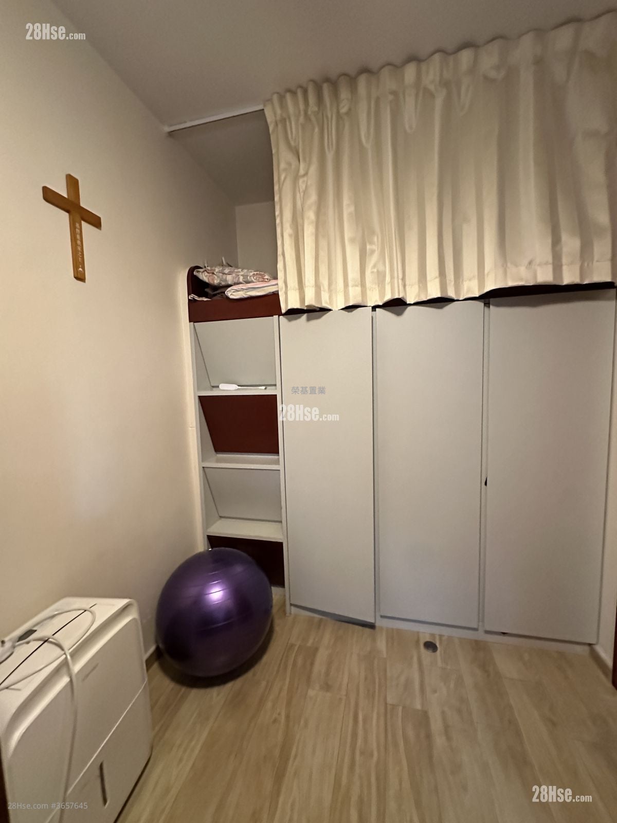 bedroom 1: The Wonderland Sell