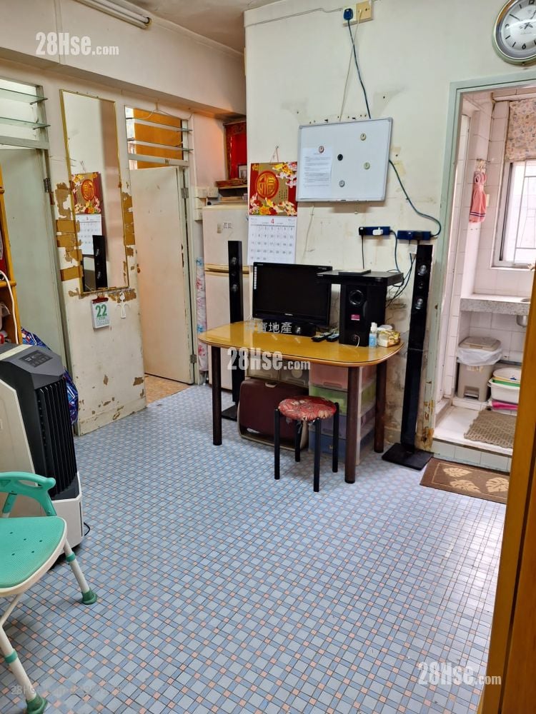 Apartment Sell 2 Bedrooms , 1 Bathroom 328 ft²