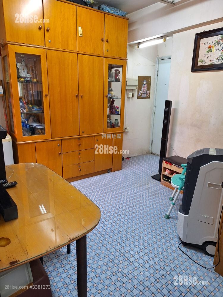 Apartment Sell 2 Bedrooms , 1 Bathroom 328 ft²