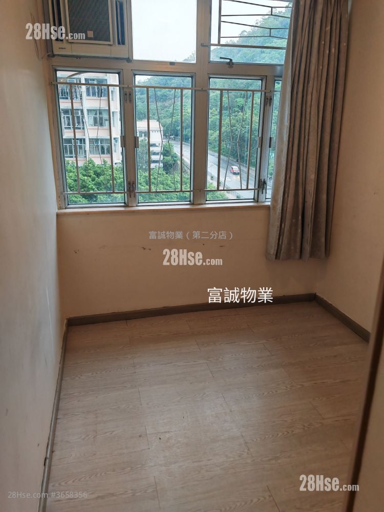 Hong Nga Court Sell 606 ft²