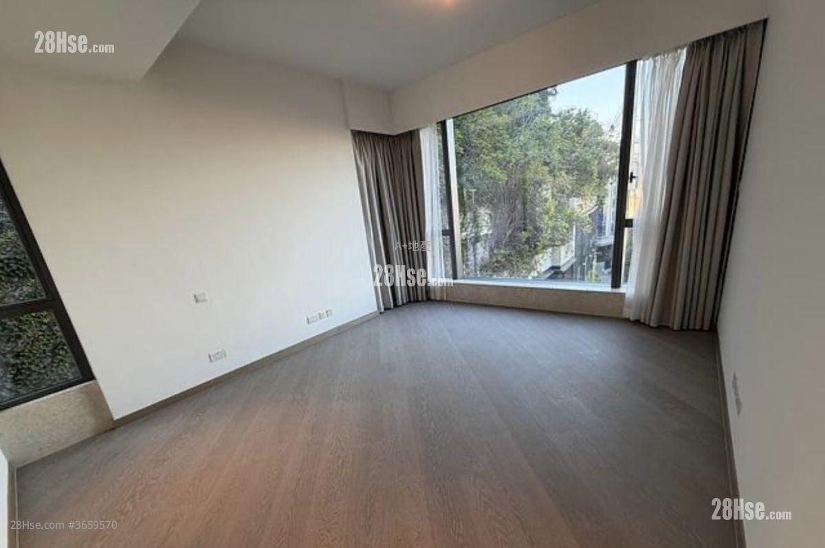 Central Peak Rental 4 Bedrooms , 3 Bathrooms 2,104 ft²