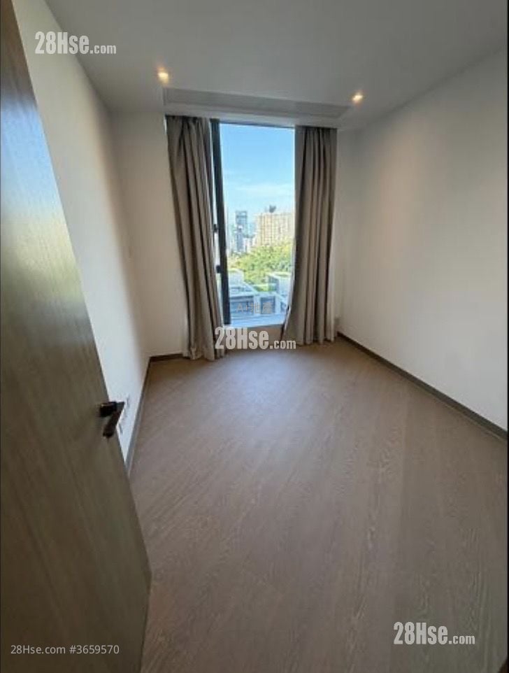 Central Peak Rental 4 Bedrooms , 3 Bathrooms 2,104 ft²