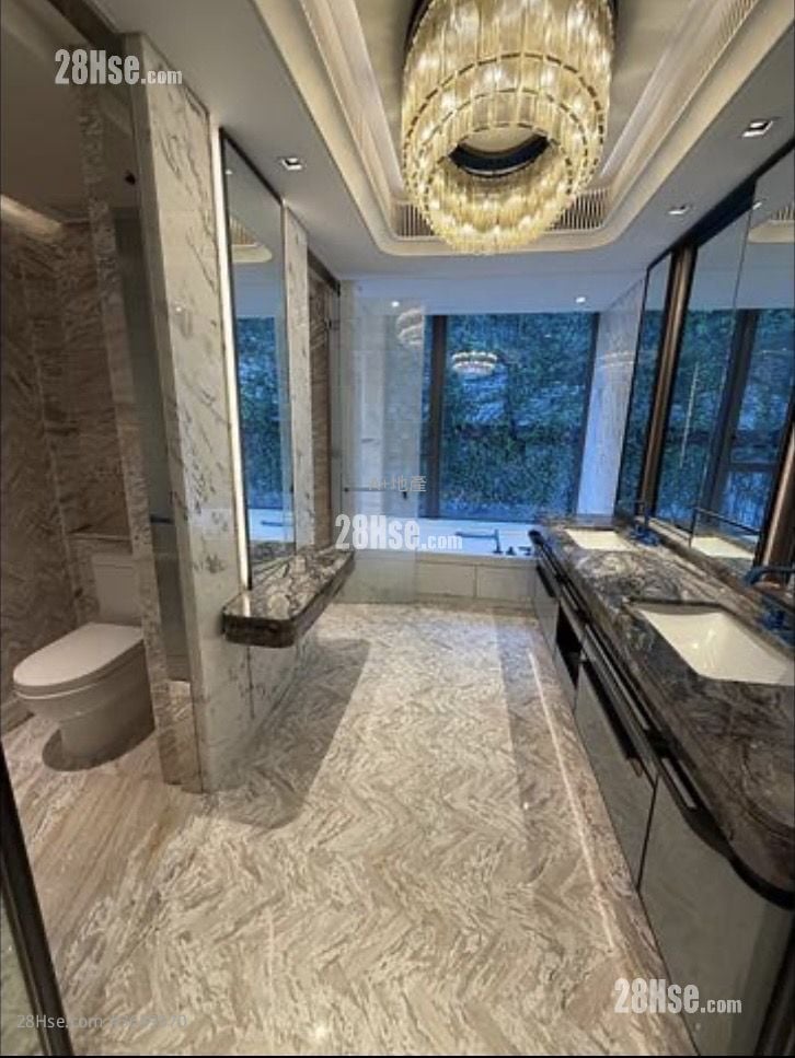 Central Peak Rental 4 Bedrooms , 3 Bathrooms 2,104 ft²