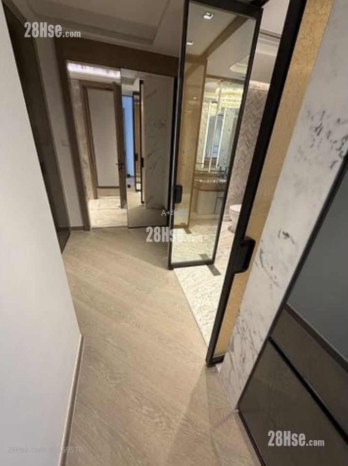 Central Peak Rental 4 Bedrooms , 3 Bathrooms 2,104 ft²