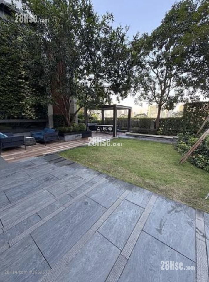 Central Peak Rental 4 Bedrooms , 3 Bathrooms 2,104 ft²