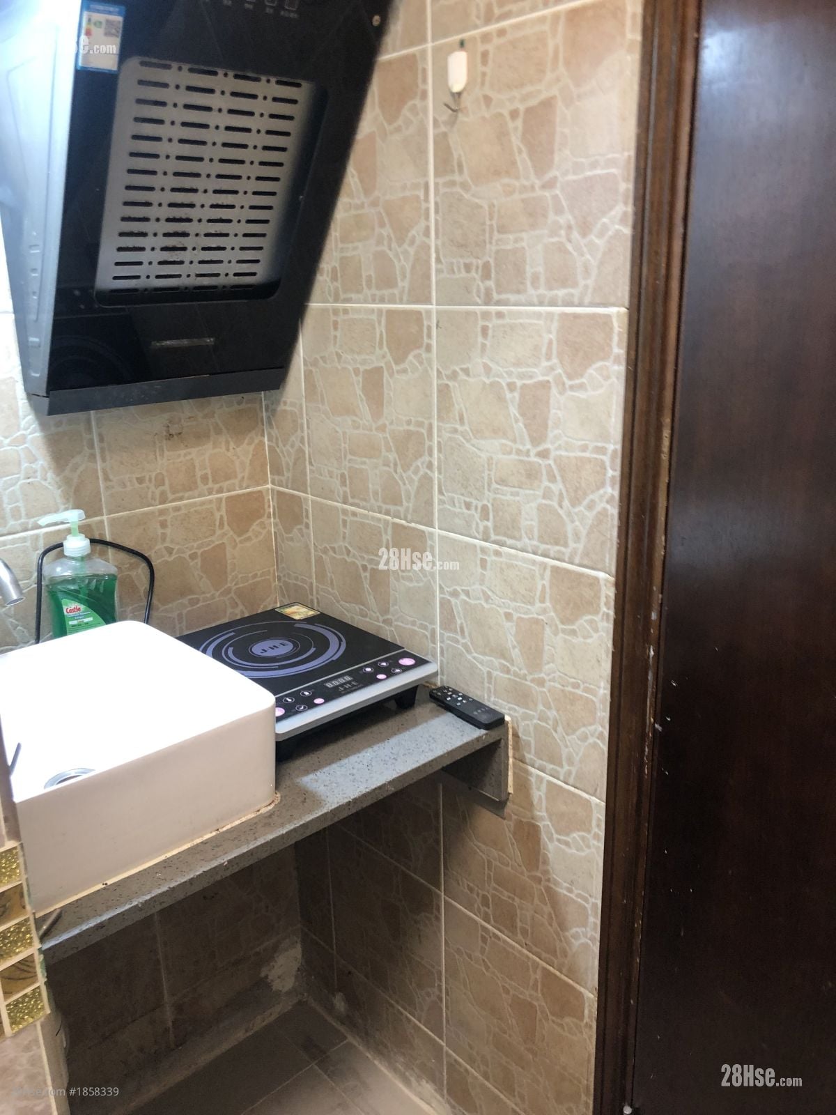 唐楼 租盘 1 房 , 1 浴室 120 平方尺