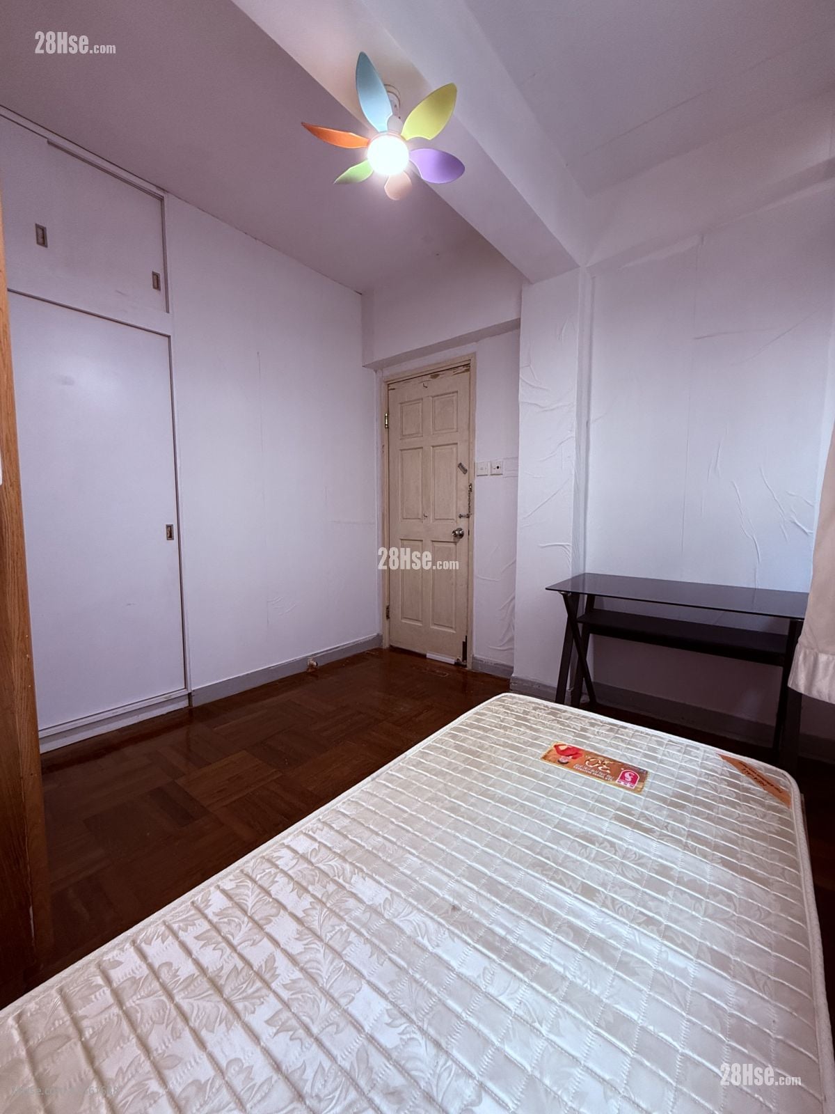 睡房 1: 希云大厦 租盘 4 房 , 2 浴室 880 平方尺