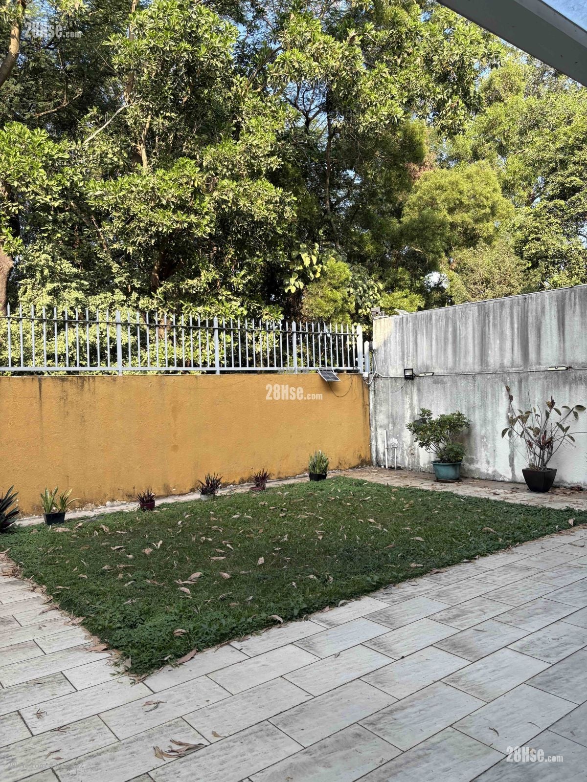 Rolling Hills Rental 3 Bedrooms , 2 Bathrooms 1,550 ft²