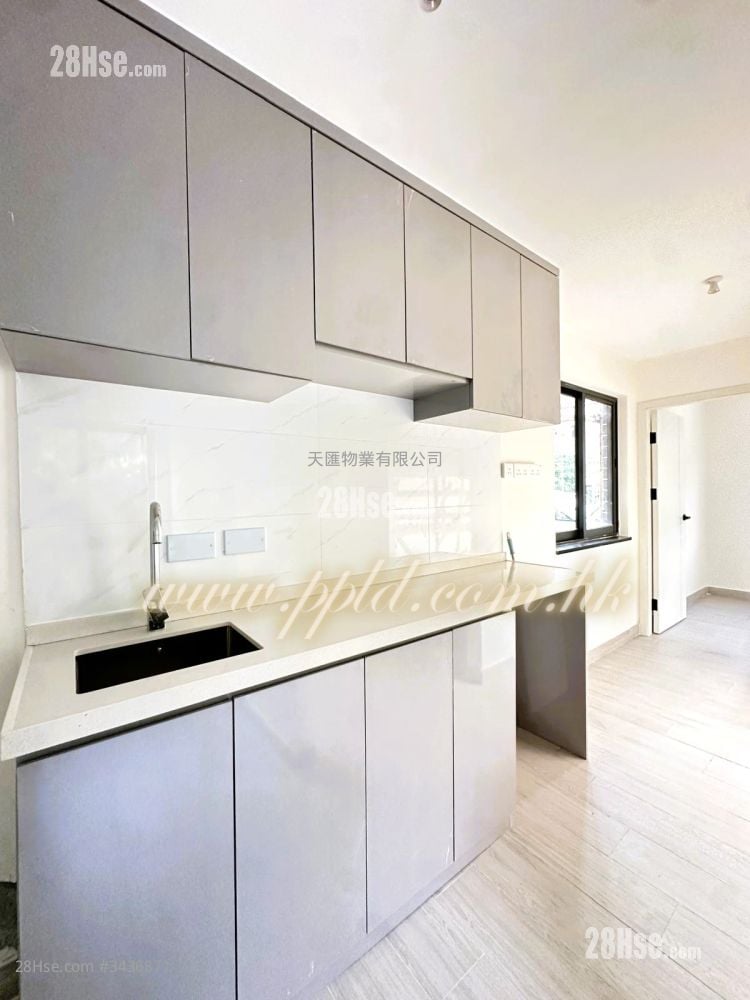 Yuen Long Village Sell 2 Bedrooms , 1 Bathroom 450 ft²