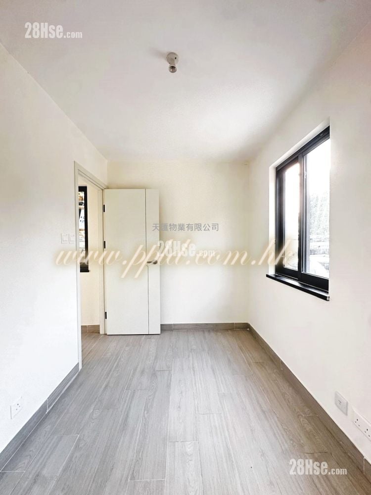 Yuen Long Village Sell 2 Bedrooms , 1 Bathroom 450 ft²