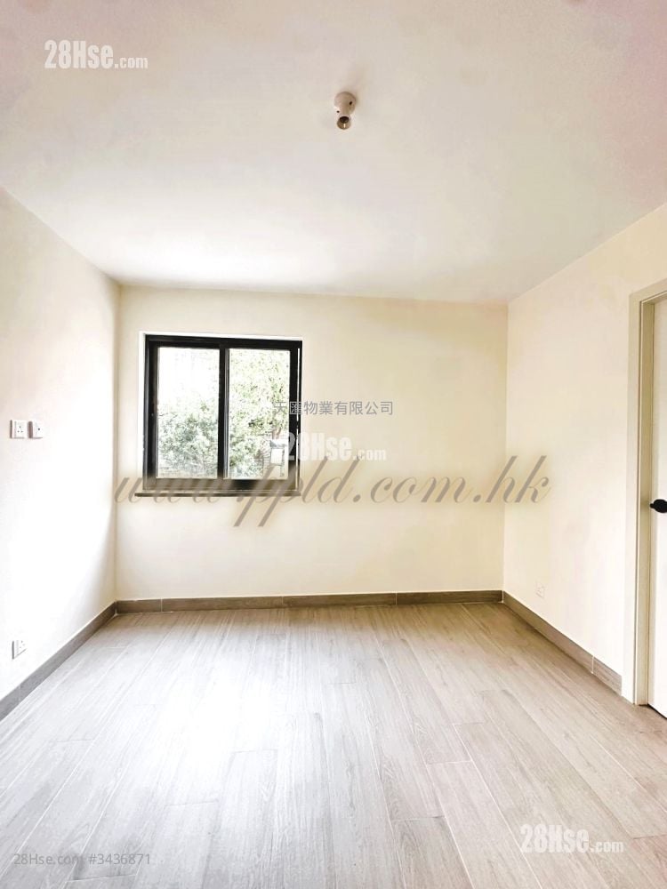 Yuen Long Village Sell 2 Bedrooms , 1 Bathroom 450 ft²