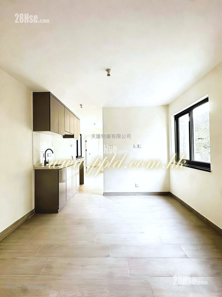Yuen Long Village Sell 2 Bedrooms , 1 Bathroom 450 ft²
