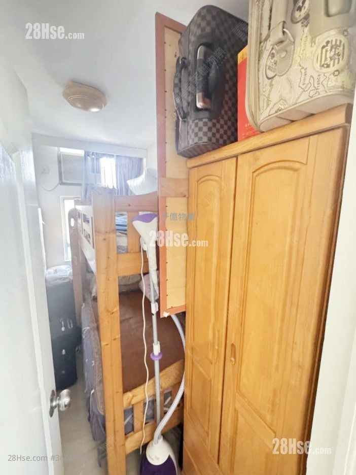 Kwai Chun Court Sell 3 Bedrooms 645 ft²