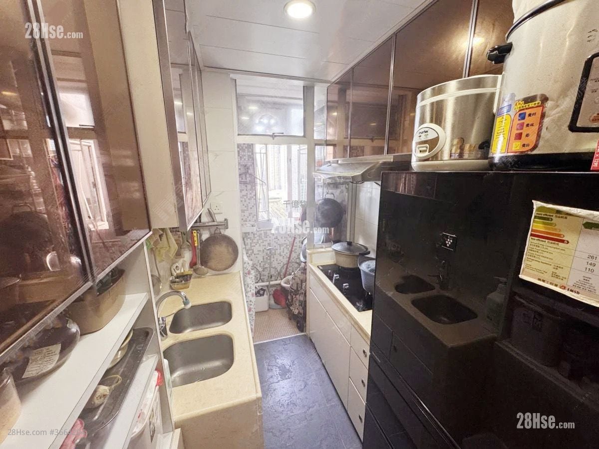 Kwai Chun Court Sell 3 Bedrooms 645 ft²
