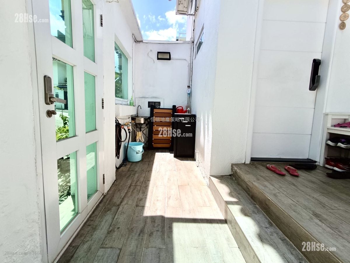 Maple Garden Sell 3 Bedrooms , 1 Bathroom 697 ft²