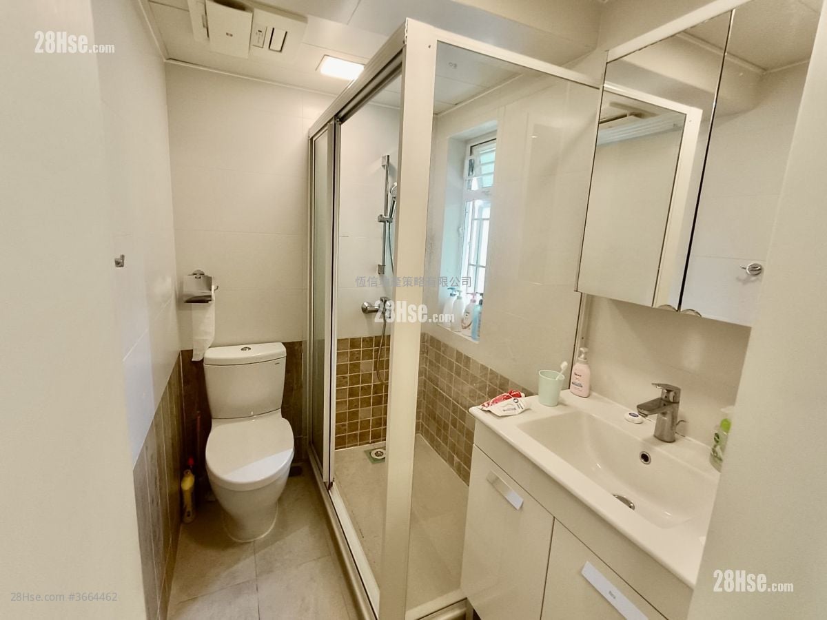 Maple Garden Sell 3 Bedrooms , 1 Bathroom 697 ft²