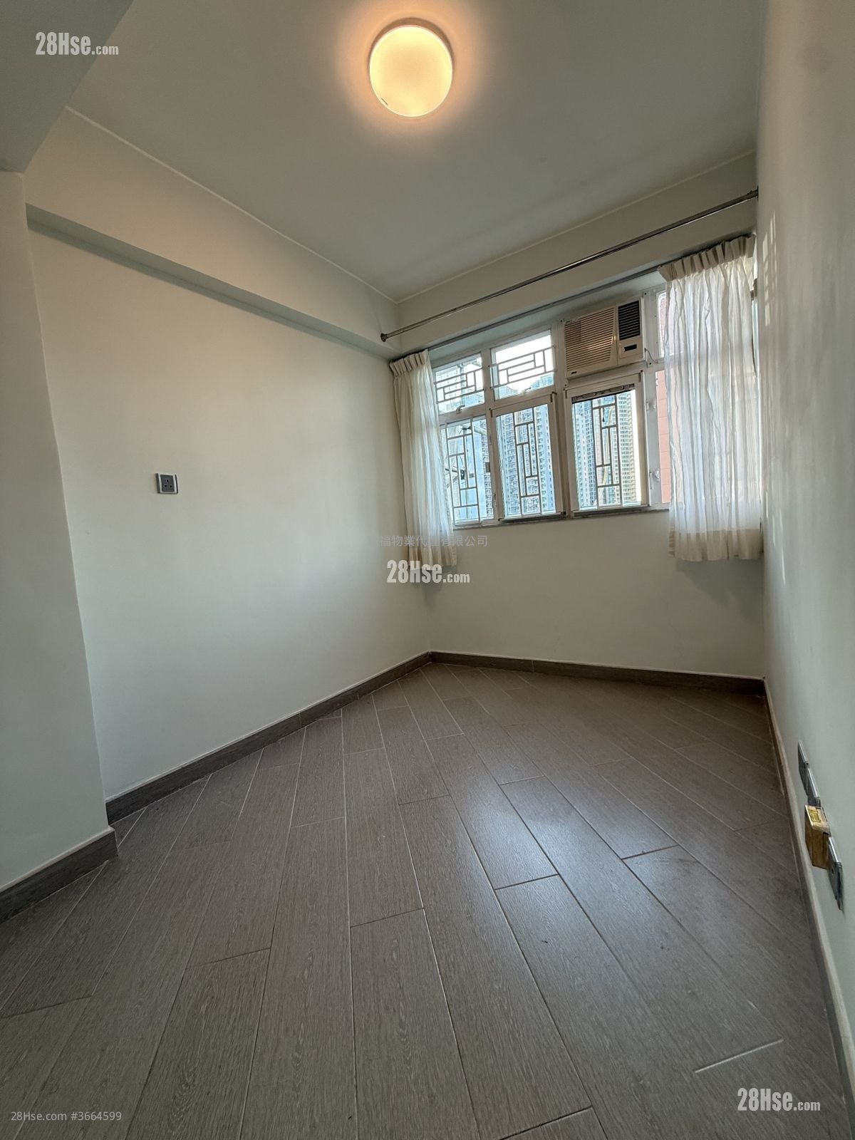 Yuen Fat Building Sell 493 ft²