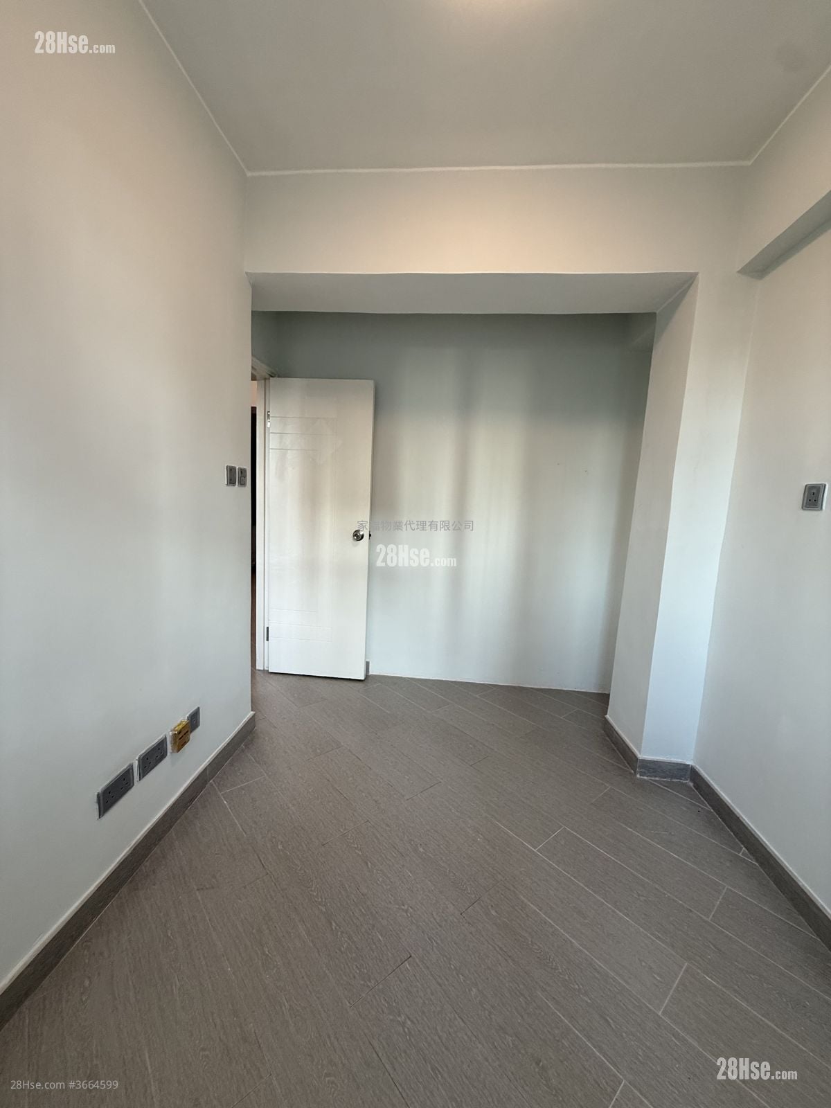 Yuen Fat Building Sell 493 ft²