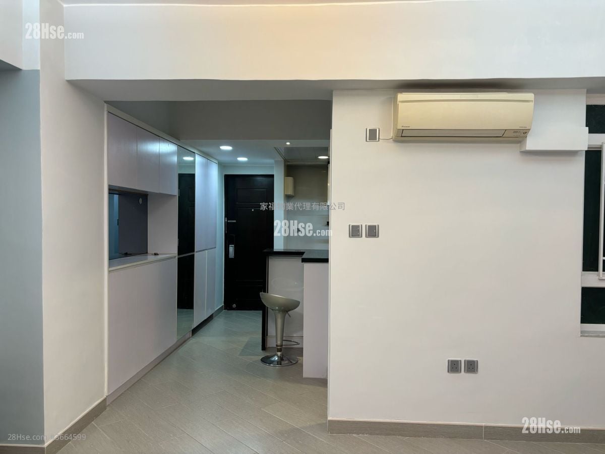 Yuen Fat Building Sell 493 ft²