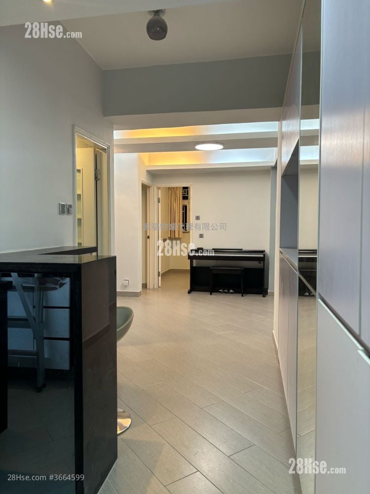 Yuen Fat Building Sell 493 ft²