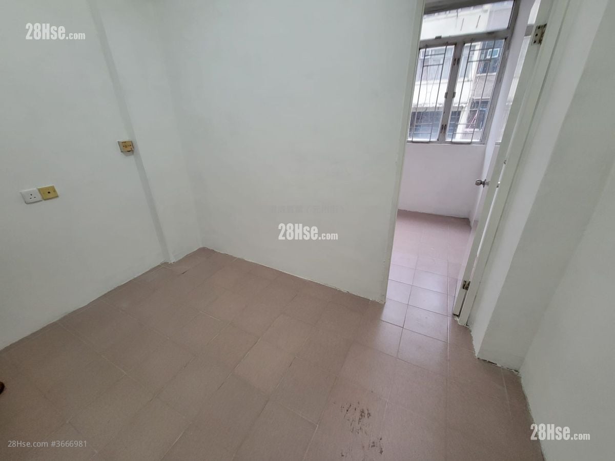 New Un Chau Building Sell 3 Bedrooms 744 ft²