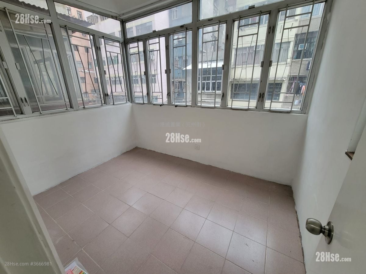 New Un Chau Building Sell 3 Bedrooms 744 ft²