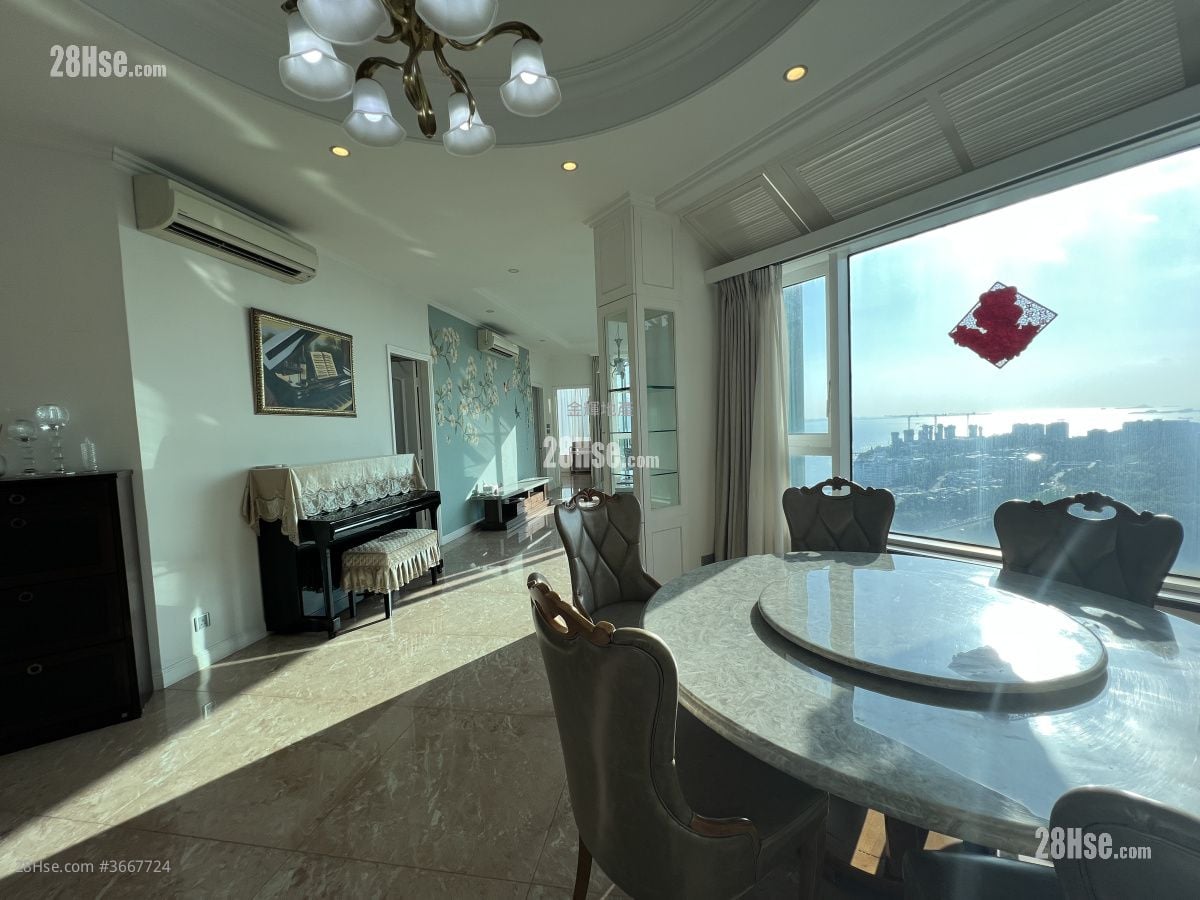 Palatial Coast Rental 4 Bedrooms , 4 Bathrooms 2,209 ft²