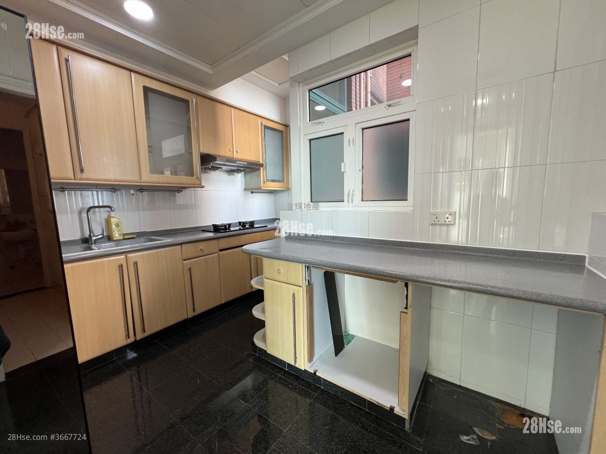 Palatial Coast Rental 4 Bedrooms , 4 Bathrooms 2,209 ft²