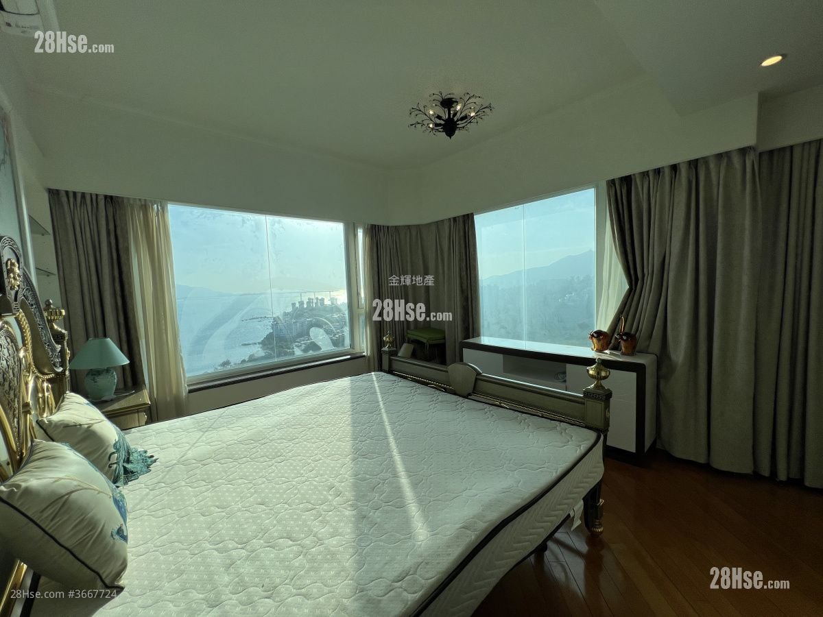 Palatial Coast Rental 4 Bedrooms , 4 Bathrooms 2,209 ft²