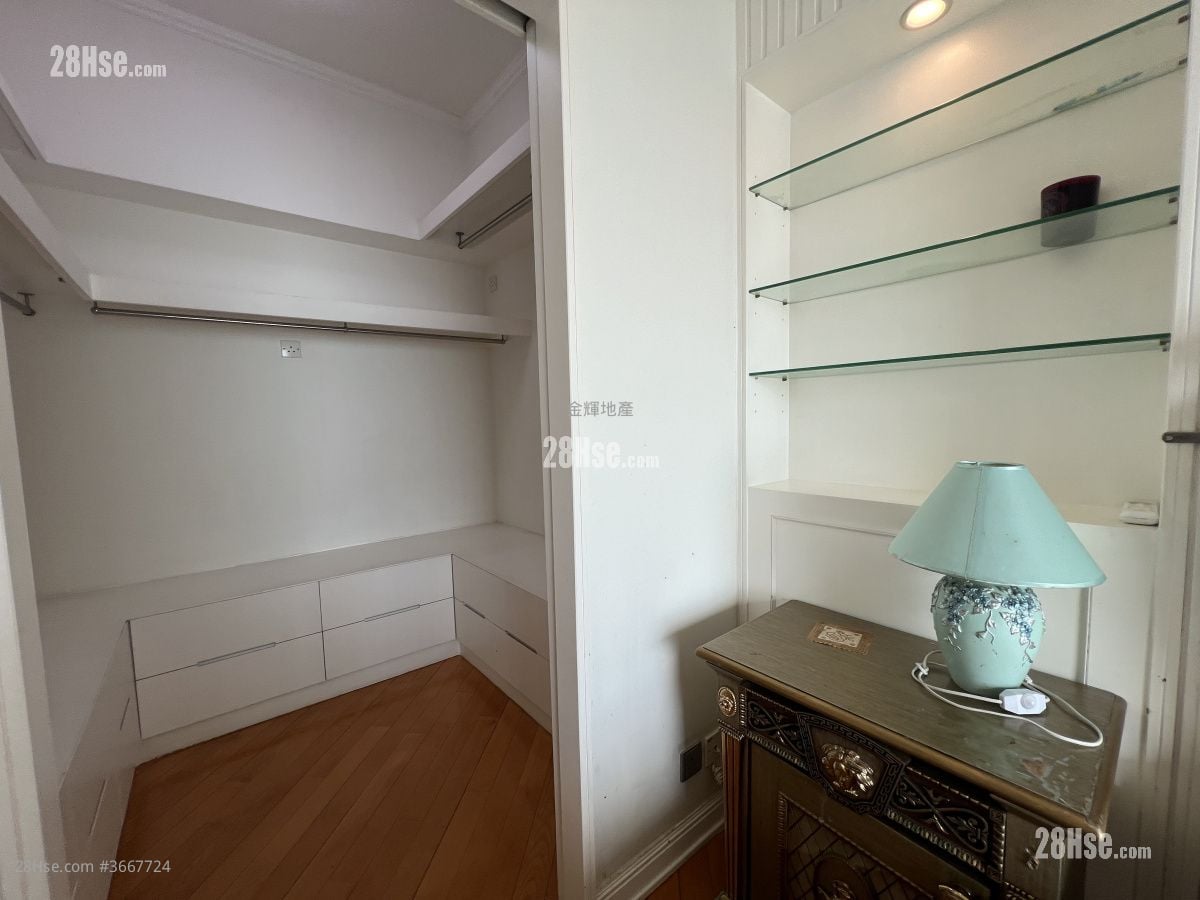 Palatial Coast Rental 4 Bedrooms , 4 Bathrooms 2,209 ft²