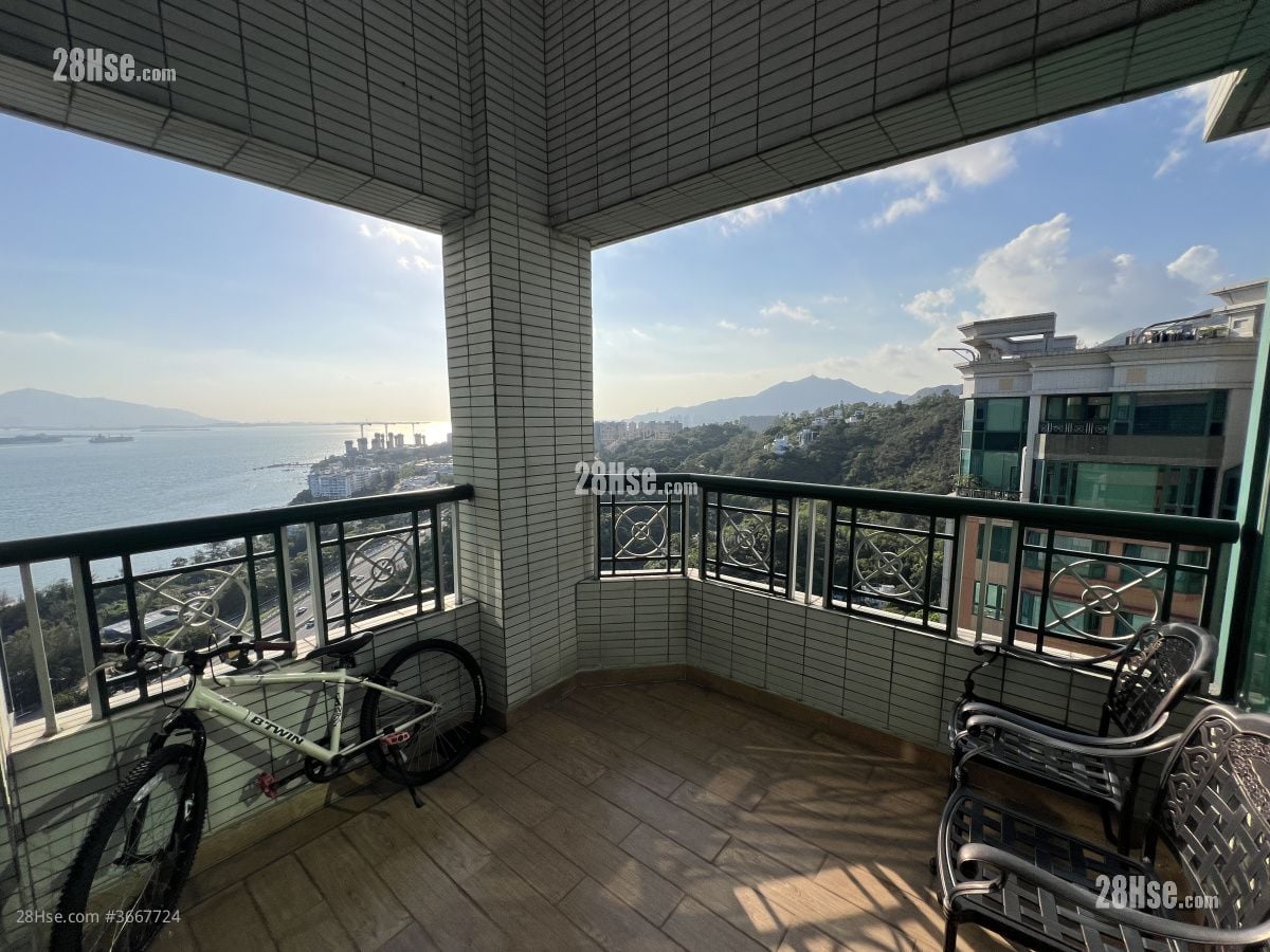 Palatial Coast Rental 4 Bedrooms , 4 Bathrooms 2,209 ft²