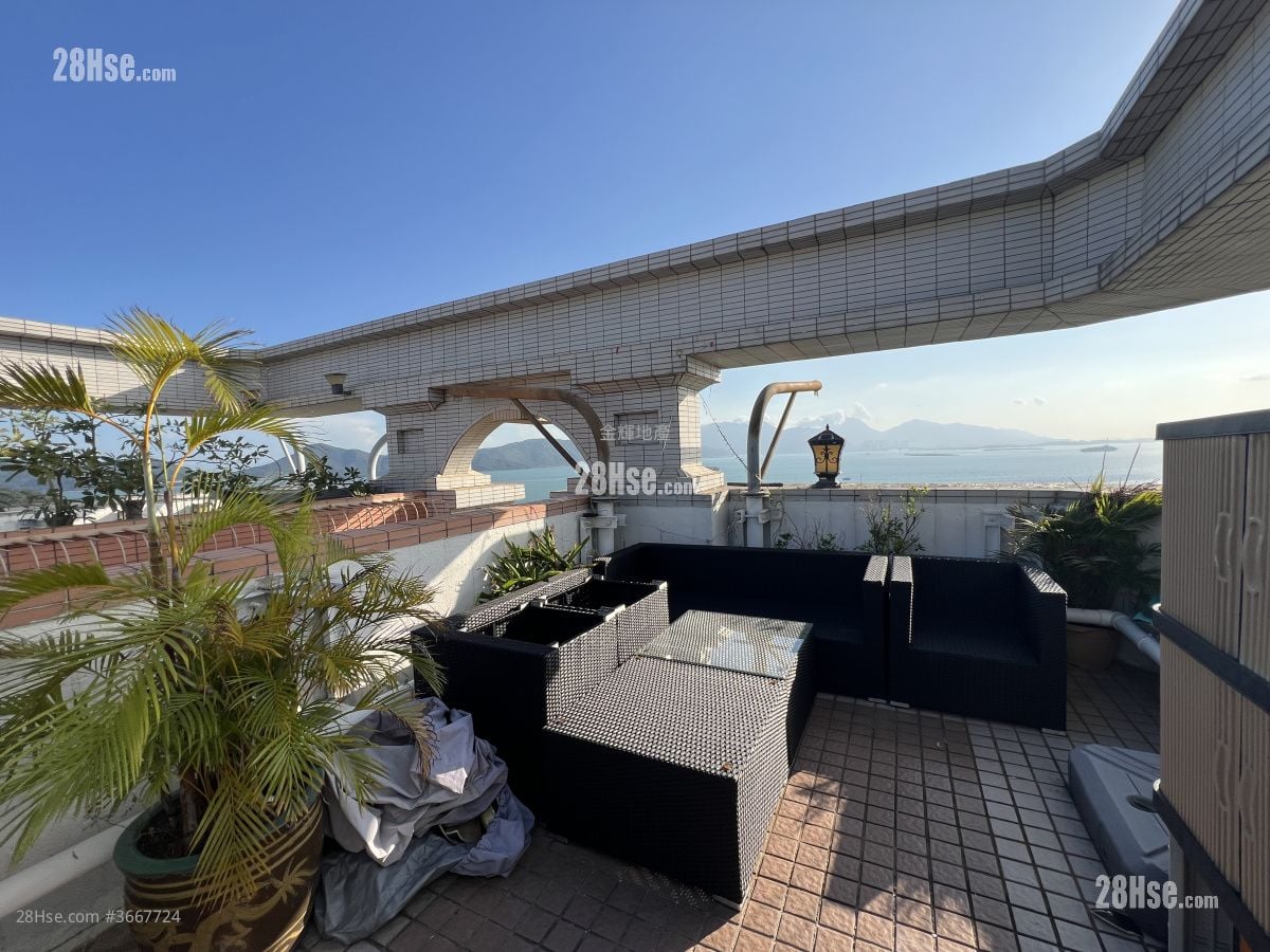 Palatial Coast Rental 4 Bedrooms , 4 Bathrooms 2,209 ft²