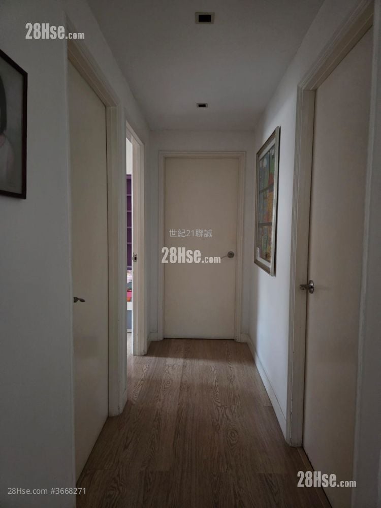 Park View Court Sell 4 Bedrooms , 1 Bathroom 1,581 ft²