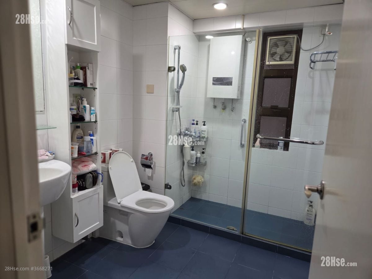 Park View Court Sell 4 Bedrooms , 1 Bathroom 1,581 ft²