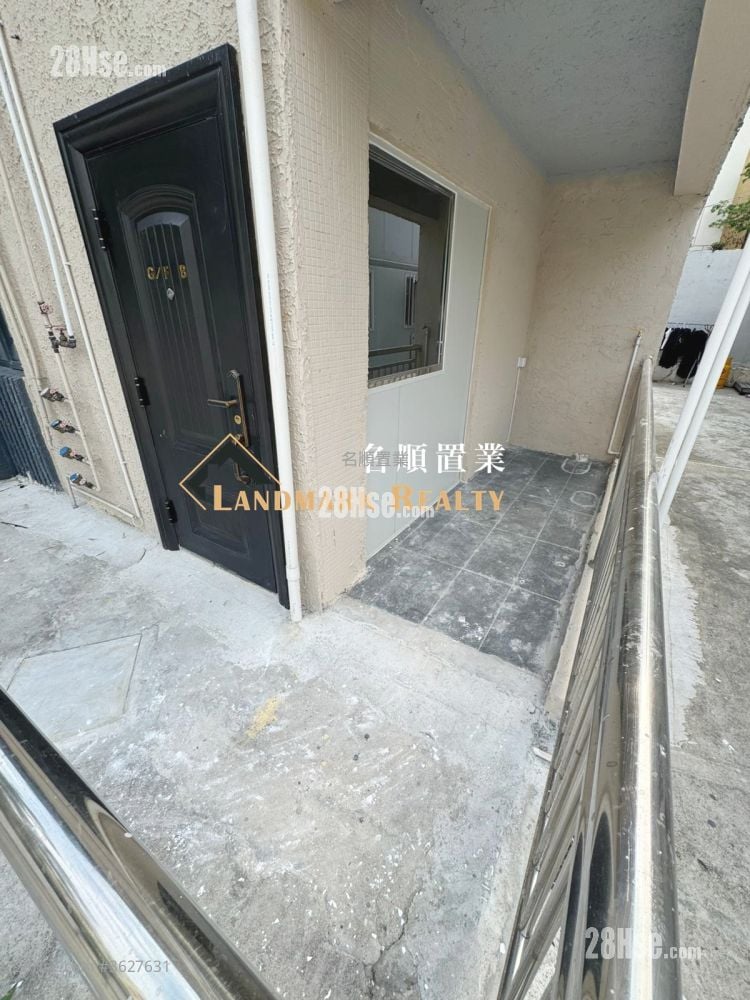 Village Rental Studio , 1 Bathroom 150 ft²