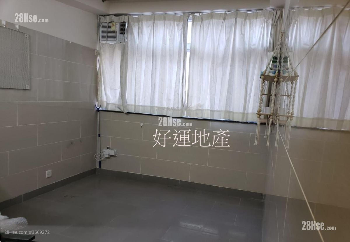 厅: 正华大厦 售盘 4 房 , 2 浴室 646 平方尺