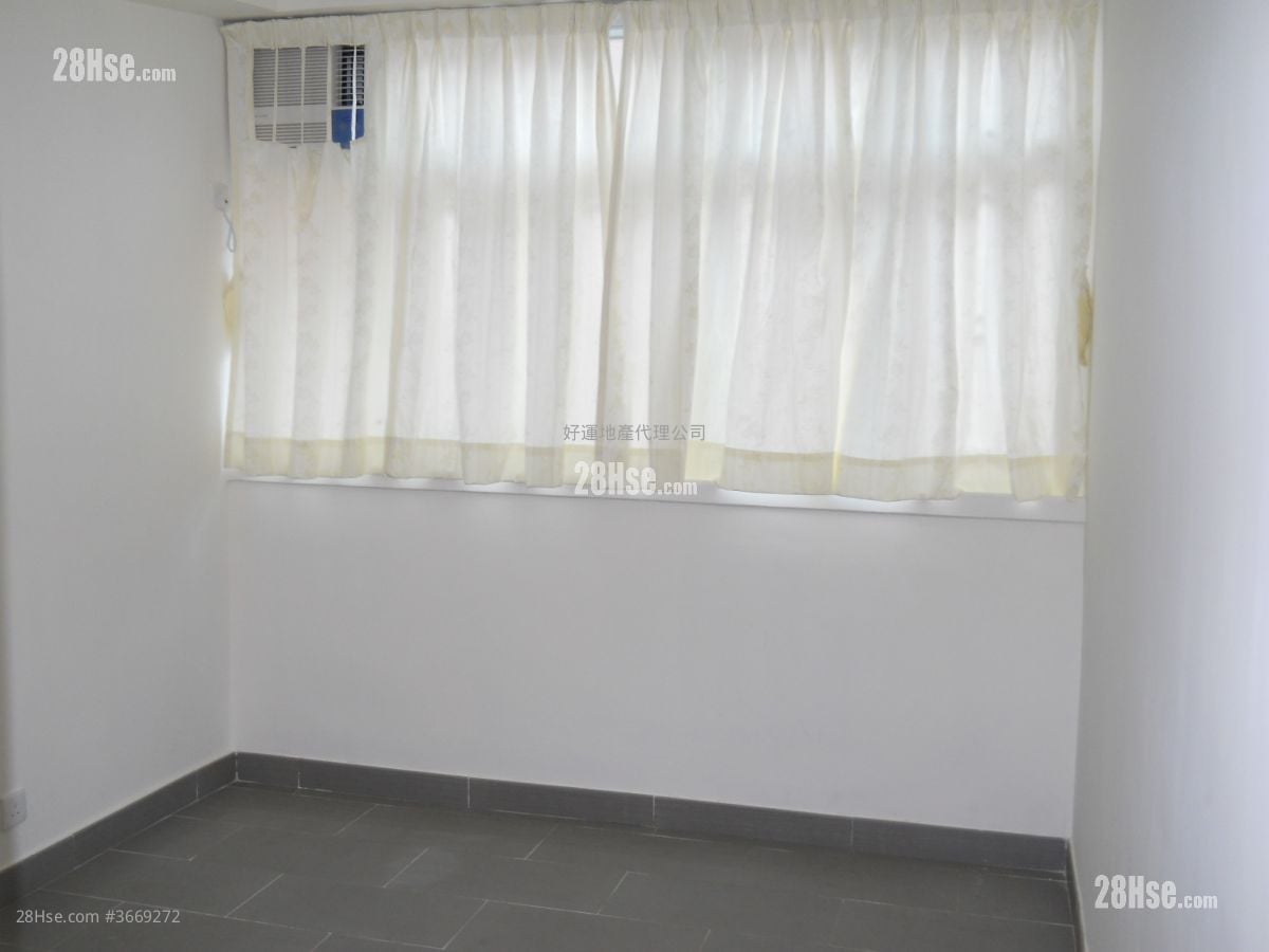 厅: 正华大厦 售盘 4 房 , 2 浴室 646 平方尺