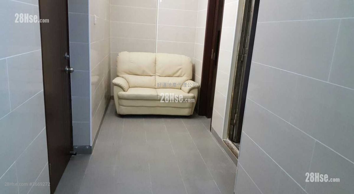 厅: 正华大厦 售盘 4 房 , 2 浴室 646 平方尺