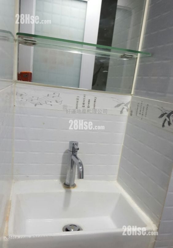 浴室: 正华大厦 售盘 4 房 , 2 浴室 646 平方尺